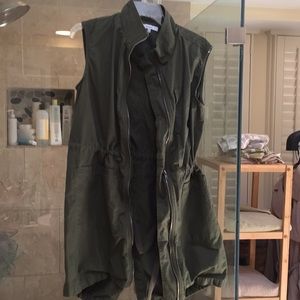 Oversized army green cargo vest